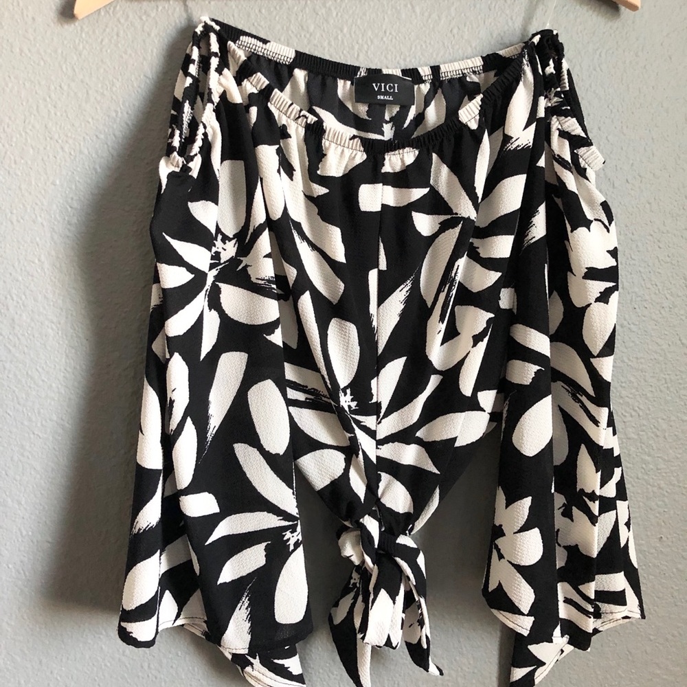 Vici Shoulder Top